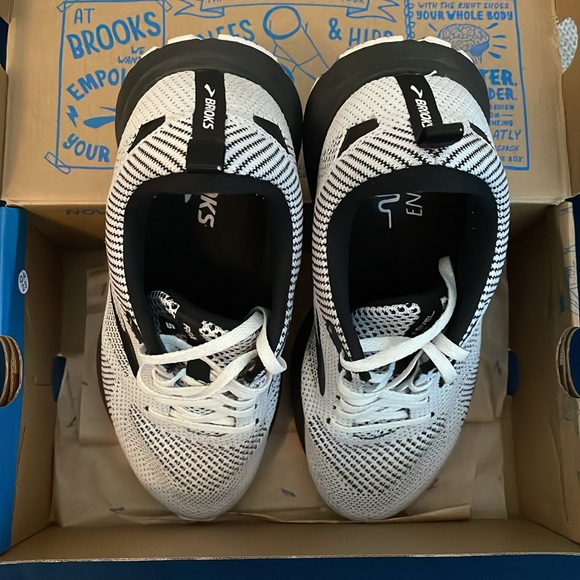 Brooks Revel 5 - Picture 2 of 5